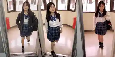 日本猥琐电梯服务员 抄底偷拍JK美少女 天天就对着她拍 非常专一 这就是电梯痴汉吗？