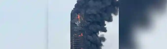 突发 长沙电信大厦着火 消防队员请注意自身安全🙏