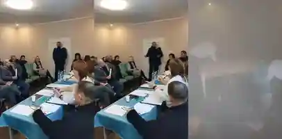 真实战争影像 乌克兰西部外喀尔巴阡山脉 驻村政府代表在当地村委会会议室内引爆了3颗手榴弹