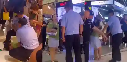北京顺义警方发布 34岁的女子掌掴小女孩 随后在商场对警察拳打脚踢 最终被警察控制